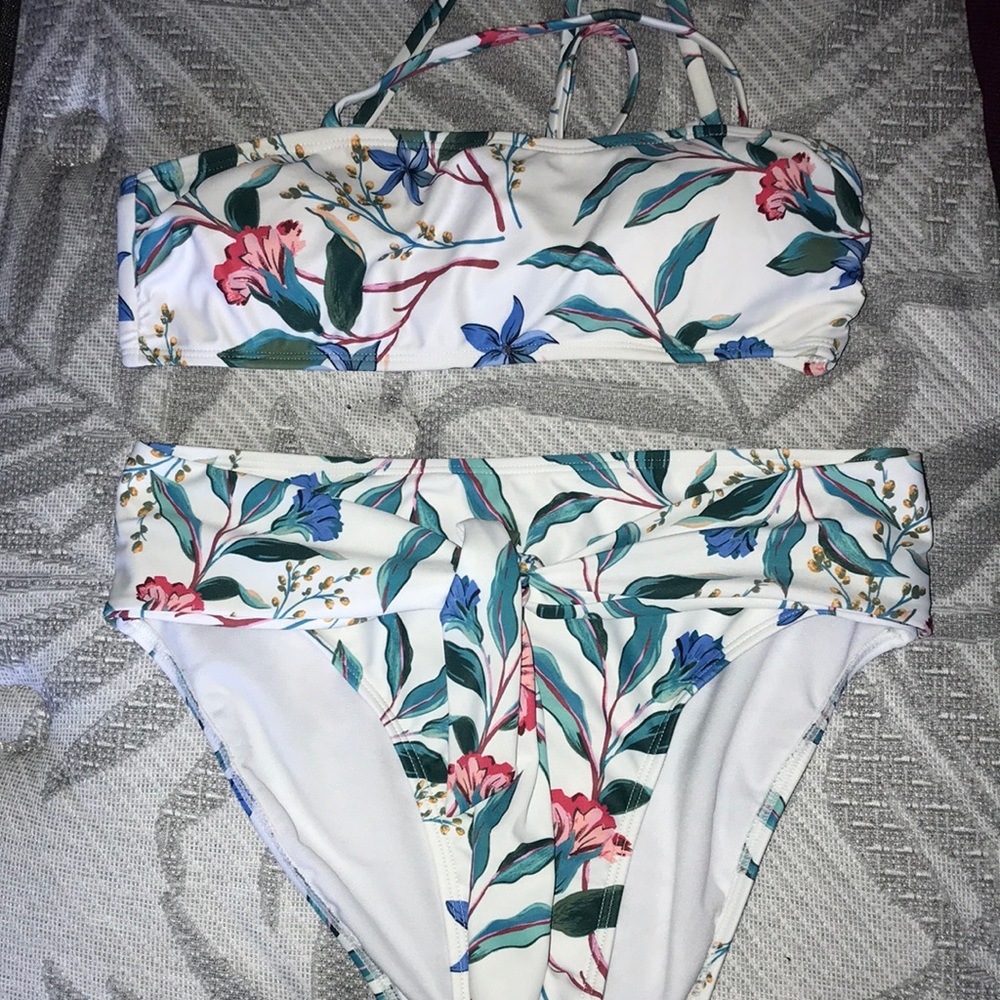 Daisy Fuentes two piece swimsuit